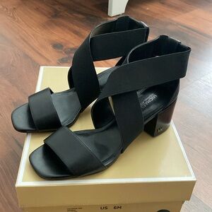 Micheal Kors Meadow Sandal 🖤